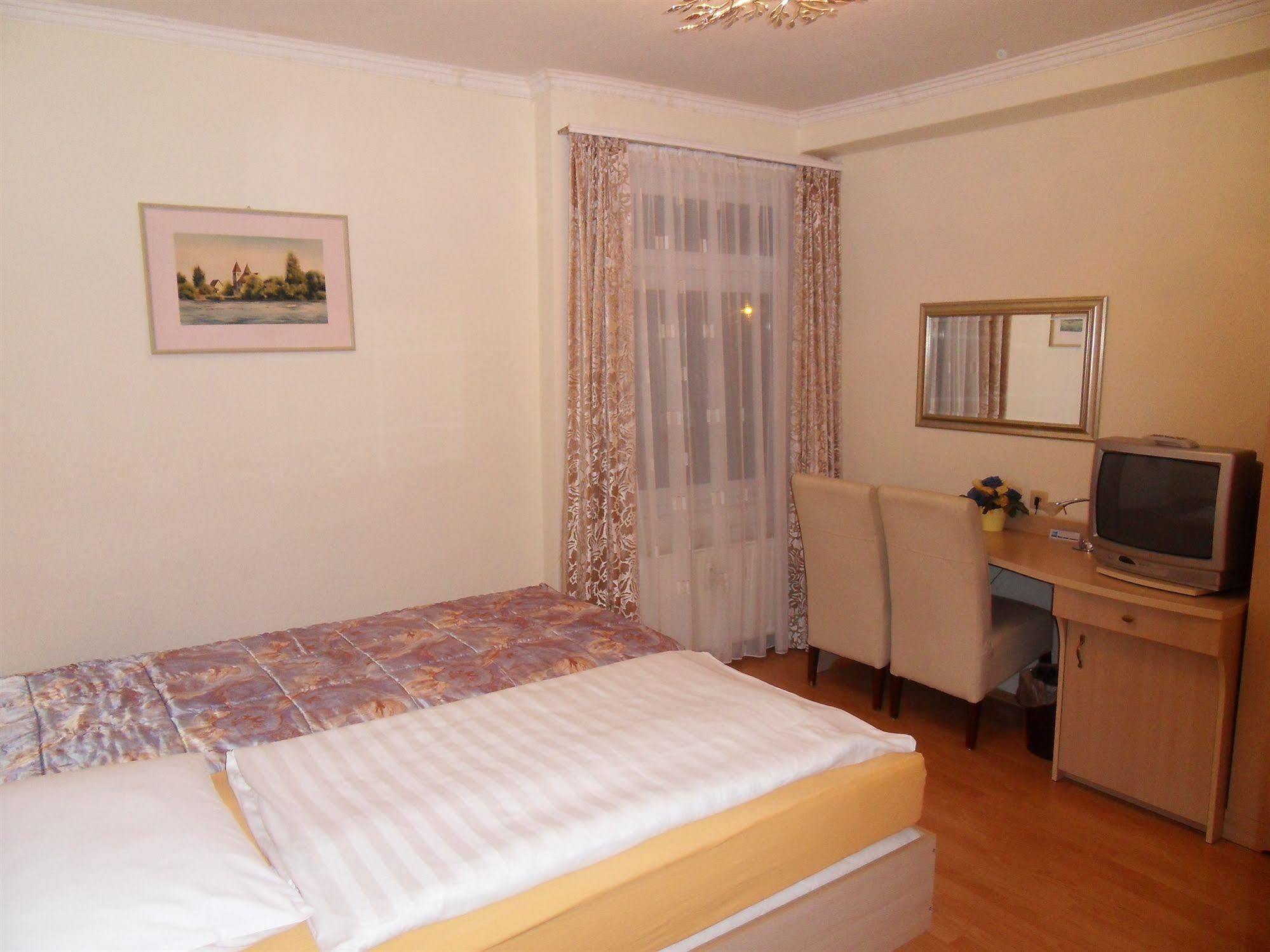 Hotel Zum Adler Бад-Хомбург-фор-дер-Хёэ Экстерьер фото