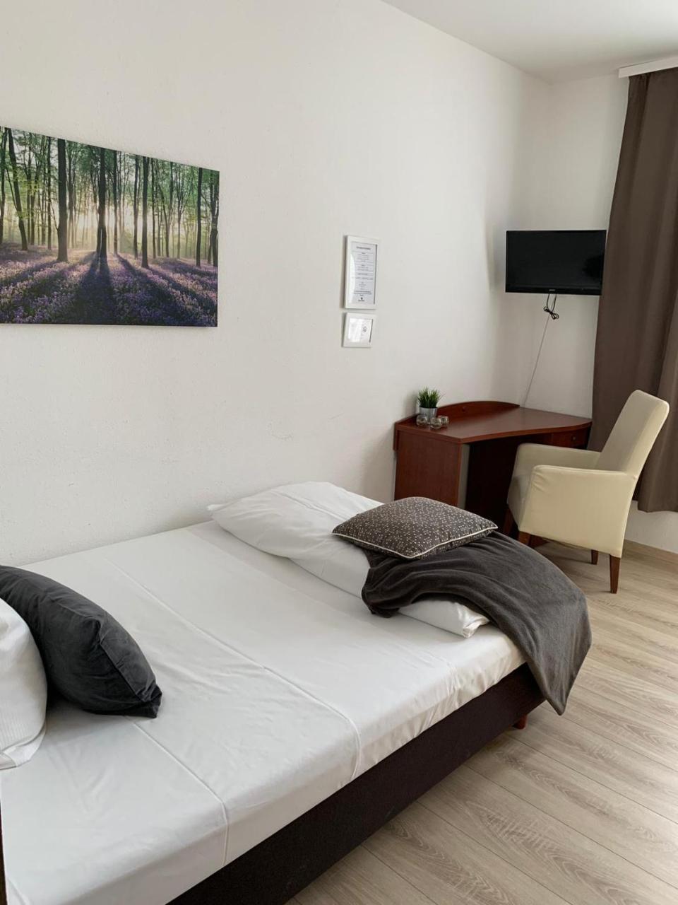 Hotel Zum Adler Бад-Хомбург-фор-дер-Хёэ Экстерьер фото