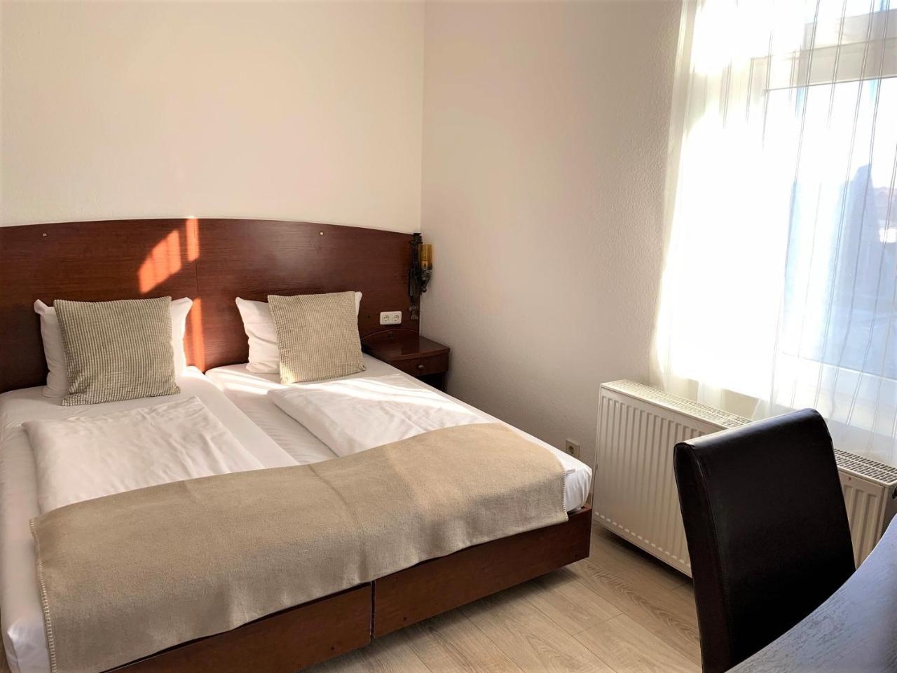 Hotel Zum Adler Бад-Хомбург-фор-дер-Хёэ Экстерьер фото