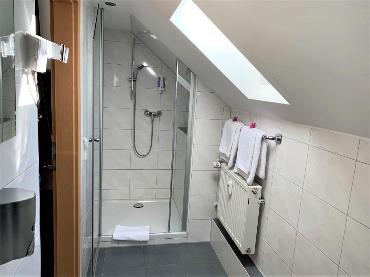 Hotel Zum Adler Бад-Хомбург-фор-дер-Хёэ Экстерьер фото
