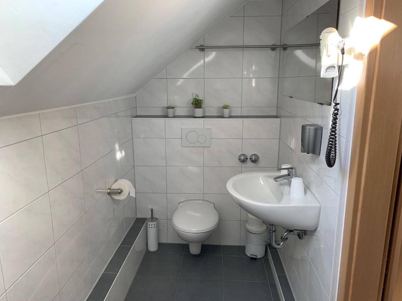 Hotel Zum Adler Бад-Хомбург-фор-дер-Хёэ Экстерьер фото